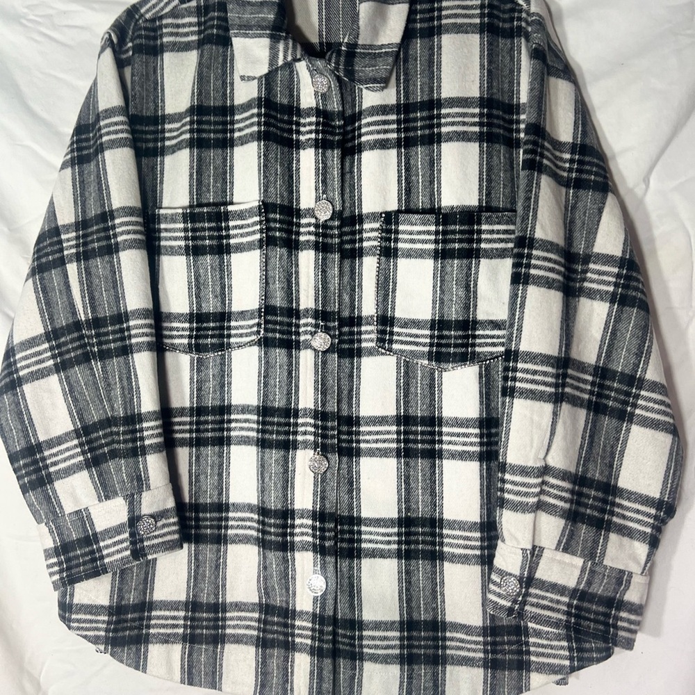 eesome Black and White Plaid Button Down Shirt